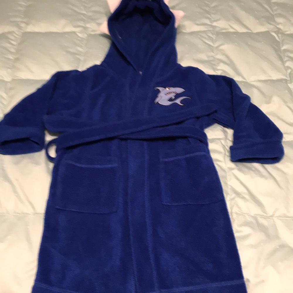 Children’s Place hooded shark robe XXS